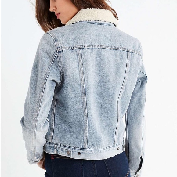 ☁️ SOLD ☁️ Aritzia Levi’s Sherpa Denim Jacket - Picture 4 of 5